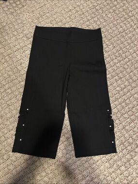 Peter Nygard Black Capri Pants with lattice /bling